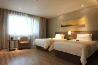 Home Inn Plus (Beijing Guangqu Mennei Metro Station Hongrun) Hotels near Beijing Xizhao Temple