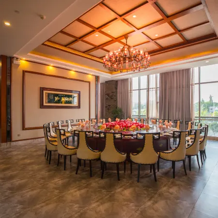 Hewitt Grand Hotel