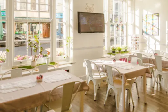 Smart Hyde Park View Hostel Отели в г. Лондон