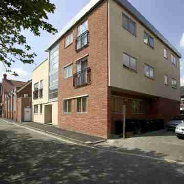 The Old Library - Modern Apartment Near the Train Station and Racecourse Hotel Exterior