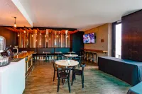 BreakFree on Cashel - bar