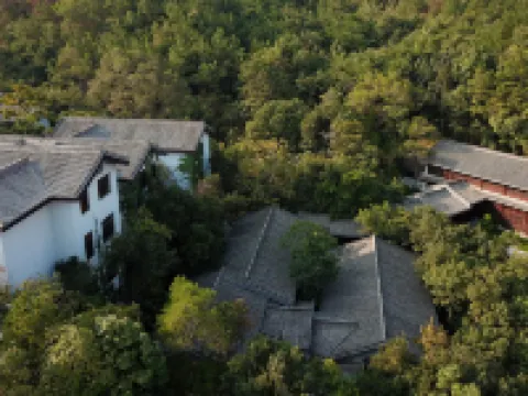 Julong Town Longgu Mountain House Hotels near Julong Town