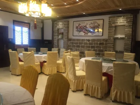 Happy Manor Hotel Отели рядом с достопримечательностью «Lotus Peak»