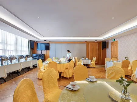 Vienna 3 Best Hotel (Sihong Wetland Park Shuanggou Town) Отели рядом с достопримечательностью «Chenyi Memorial Hall»