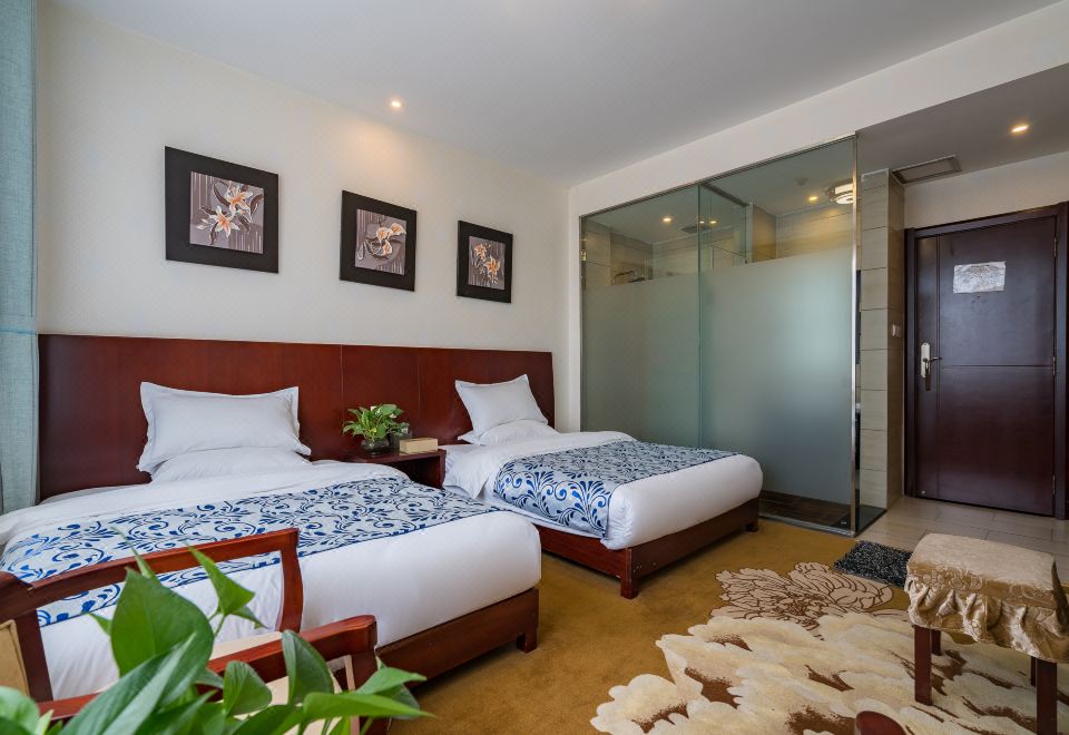 Yunting Hotel Kunming Over view