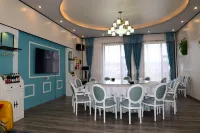 home alone in Hong Li Hotels in Fenglin County