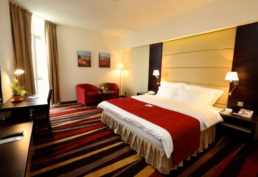 [네할 호텔 객실 내부]