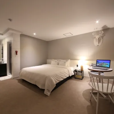 Almond Hotel Gupo Station Hotels near Gupo Station