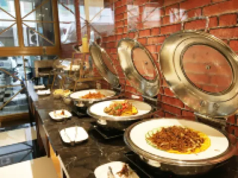 樂逸文旅（高雄六合夜市棒球館店）