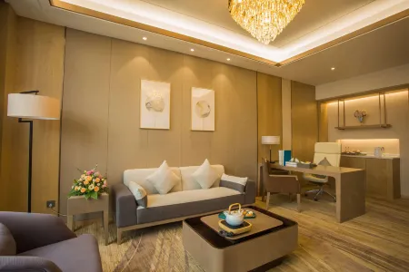 VEEGLE BY LANDISON HOTEL GUANGHE LONGYOU Отели в г. Луню