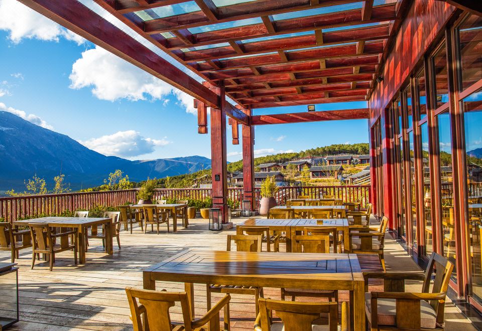 Jinmao Purelax Mountain Hotel LijiangHotel Overview