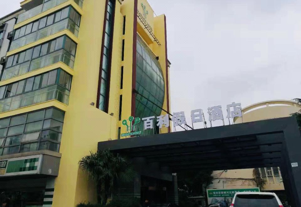 Brilliant Hotel Danang Over view