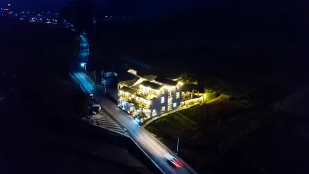 Xingyi Wanfeng Linyi Boutique Inn (Wanfenglin Baguatian Attractions)