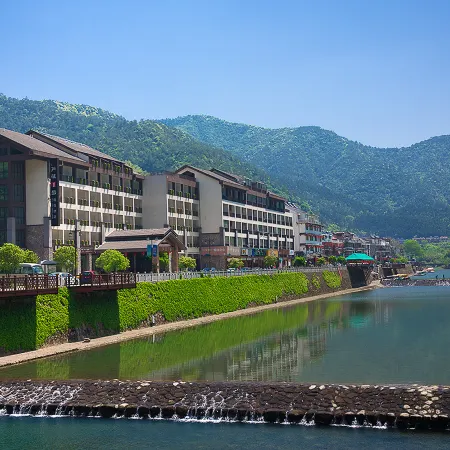 Luci No.1 Holiday Hotel Отели рядом с достопримечательностью «Fuchunjiang Hospital»