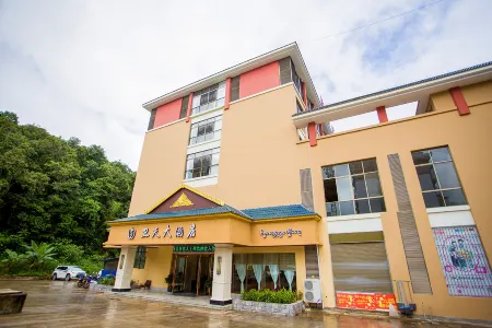 Mengla weitian hotel Отели рядом с достопримечательностью «Mohan»