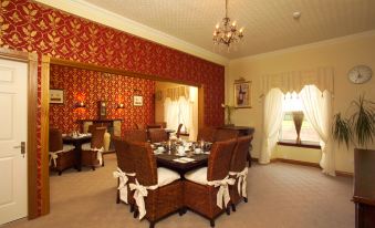 Adniston Manor - Housity