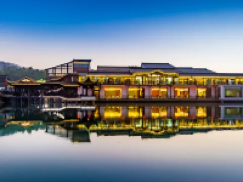 Dongfang Xinlu Yishengyuan Hotel Hotels near Shanjuan Cave