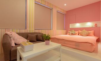 Yilan Luodong Night Market Camouflage Guest House