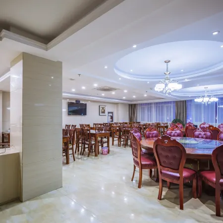 Plus Shangjing Hotel
