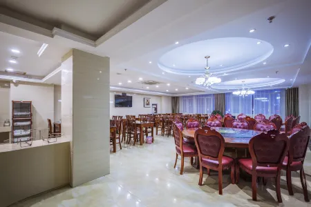 Plus Shangjing Hotel