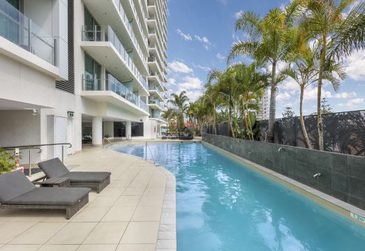 윈덤 서퍼스 파라다이스의 현대적인 건물 외관