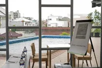 Whiz Prime Hotel Hasanuddin Makassar - Pools