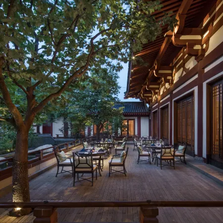 HUAQING PALACE RESORT & SPA
