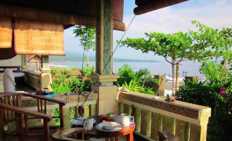 Solaluna Beach Homestay