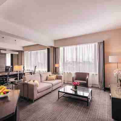 Royal Plaza on Scotts Rooms