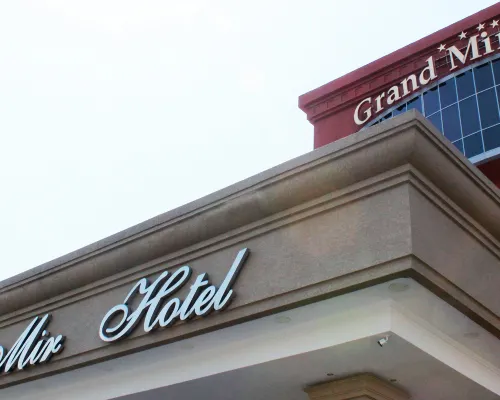 Grand Mir Hotel Außen Photos