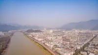 TAIZHOU RIVERVIEW INTERNATIONAL HOTE - con vista montagne