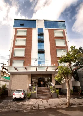 MySpace Hotels Silverstar Hotels near Dum Pukht Jolly Nabobs