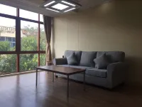 QionghaiZhongrui Inn