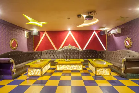 Jinbaijue Hotel Отели в г. Цзиаолин