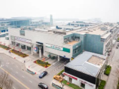Floral Hotel·Qiyue Hotel (Qingdao Olympic Sailing Center May 4th Plaza store) Hotels in Qingdao