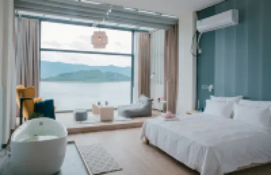 Zixing Xiyan · Hidden Lake and Pines Homestay (Dongjiang Lake Bailang Scenic Area)