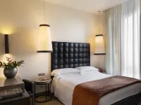 Starhotels Echo Hotels near Central Station