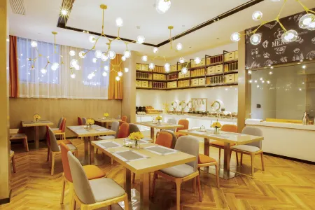 Echarm Hotel (Wuhan Caidian Street Linzhang Avenue Subway Station) Отели рядом с достопримечательностью «Jiuzhen Forest Park»