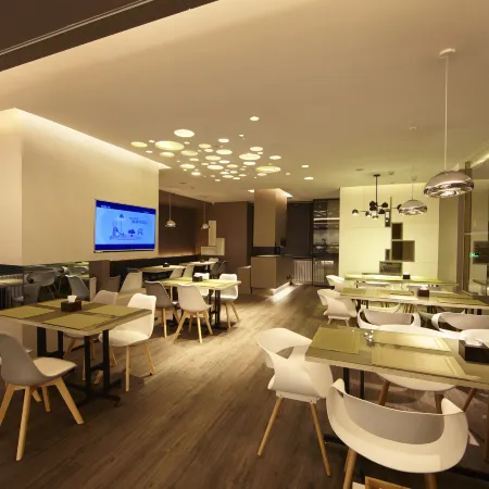 Ibis Hotel (Yangzhou Wenchang Pavilion)