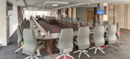 Vozara Hotel Apartment Отели рядом с достопримечательностью «Тегеранский Большой Базар»