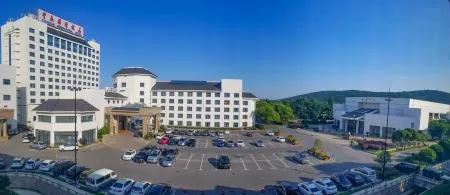 Changshu International Hotel Отели рядом с достопримечательностью «Zengzhao Garden»