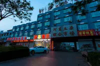 Super 8 Hotel (Linyi Wuyue Plaza, Dongxing Road, Airport) Hotels in Linyi International Airport/Linyi ICEC
