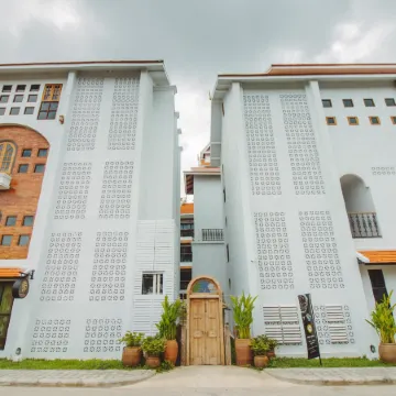 Lanna Oriental Hotel Отели рядом с достопримечательностью «Старый город Чан Май»