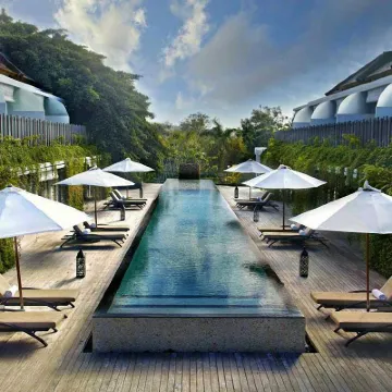 Kupu Kupu Jimbaran Beach Club & Spa Hotels near شاطئ جيمباران