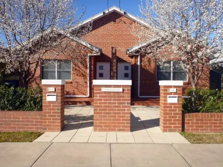 The Charles Boutique Hotel & Dining Отели в г. Уогга-Уогга