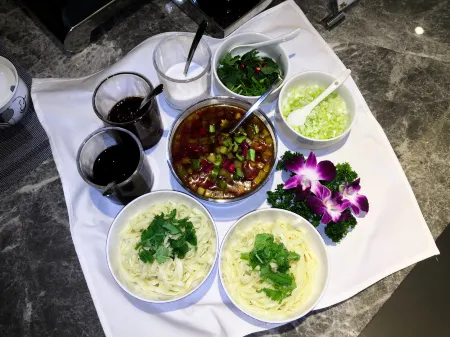 Homeinn Selected Hotel (Guyuan Museum) Отели рядом с достопримечательностью «The Guyuan Museum of Ningxia»