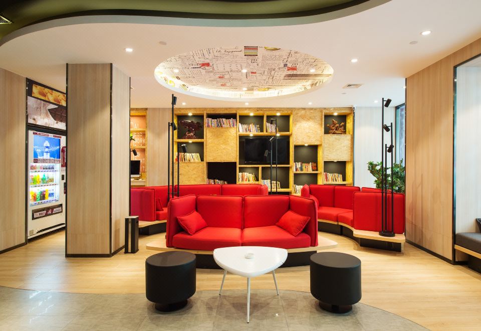 [Ibis 호텔 (하얼빈 중앙가 기차역)의 깔끔한 객실 모습]