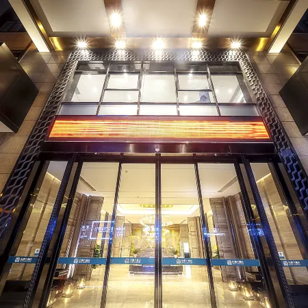 Luckyever Grand Hotel (Danzhou Summer Square)