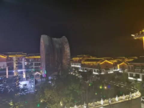 Rainforest Pavilion Homestay (Libo Xiaoqikong Scenic Area Dongmen Branch)