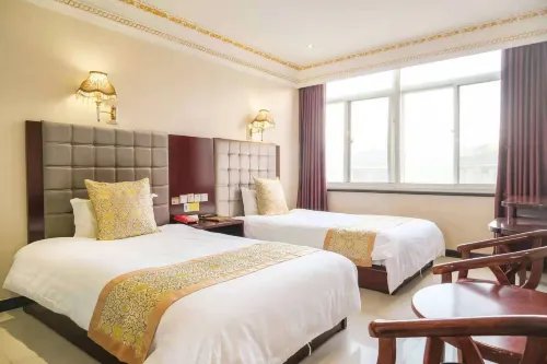 Huarong Hotel - parkir